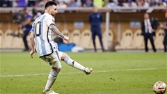 Soi giày mới độc lạ của Messi